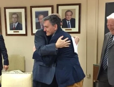 Αργοπορία Ευ. Τσακαλώτου στην συνάντησή του με τον πρόεδρο του ΟΟΣΑ